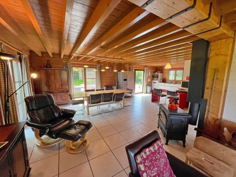 Classic House, 4 Bedrooms | Dining