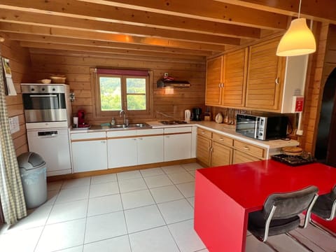 Classic House, 4 Bedrooms | Private kitchen | Fridge, microwave, oven, stovetop