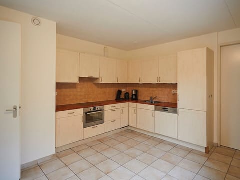 Classic House, 5 Bedrooms | Private kitchen | Fridge, microwave, dishwasher, coffee/tea maker