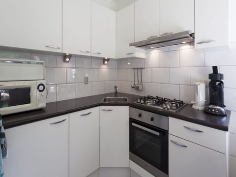 Comfort House, 3 Bedrooms | Private kitchen | Fridge, microwave, dishwasher, coffee/tea maker