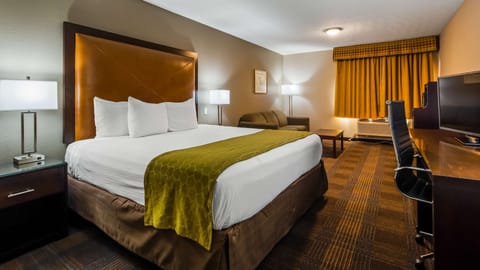 Pillowtop beds, desk, iron/ironing board, free cribs/infant beds