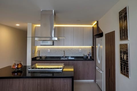 Family Apartment, City View | Private kitchen