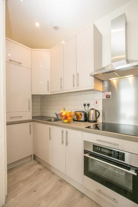 Apartment, 2 Bedrooms, Non Smoking, Kitchen | Private kitchen | Microwave, oven, stovetop, toaster