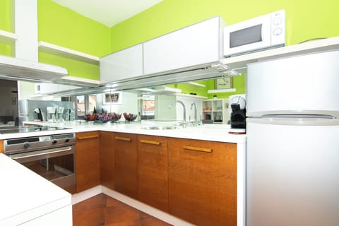 Comfort Penthouse, 2 Bedrooms, City View | Private kitchen