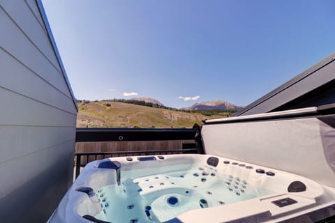 Townhome, 2 Bedrooms | Outdoor spa tub