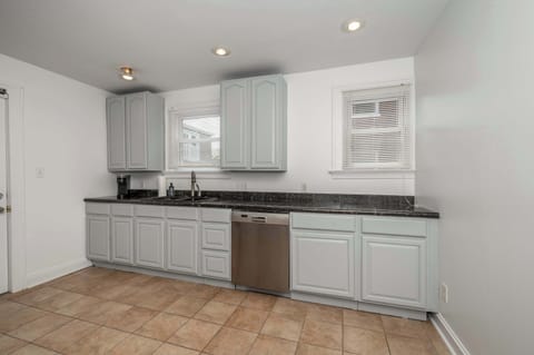 Unit 1 – The well-equipped kitchen offers tons of counterspace