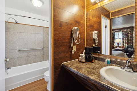 Standard Room, 1 Queen Bed | Bathroom | Combined shower/tub, hair dryer, towels