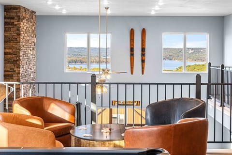 Loung & Relax or Maybe Play Some Cards! W/ VIEWS!!!