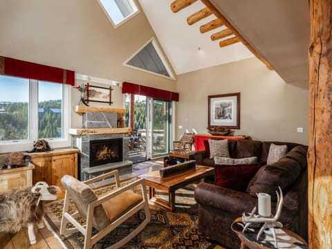 Indoors, Furniture, Living Room, Room, Home Decor