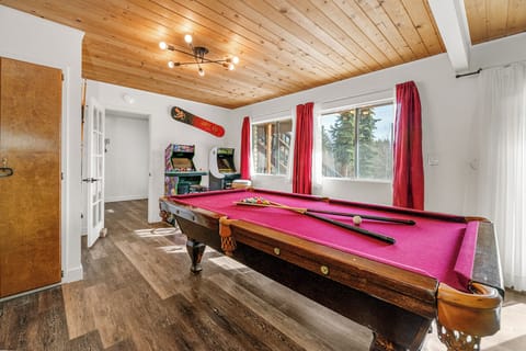 House, Multiple Beds, Hot Tub, Mountain View | Game room