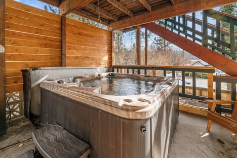 House, Multiple Beds, Hot Tub, Mountain View | Outdoor spa tub