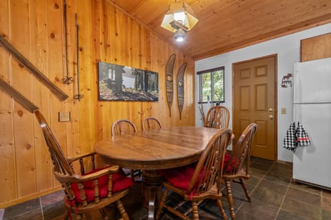 Cabin, Multiple Beds, Patio, Mountain View | 4 bedrooms, individually decorated, individually furnished, bed sheets