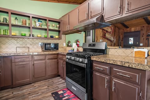 Cabin, 2 Queen Beds, Patio, Mountain View | Private kitchen | Coffee/tea maker