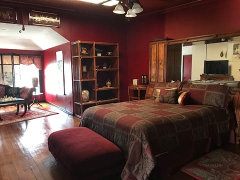 The Black Pearl Suite (3rd Floor) | Premium bedding, Tempur-Pedic beds, individually decorated