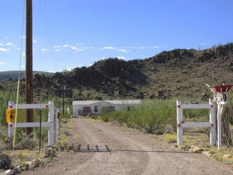 EntryGateViewofHouse1375