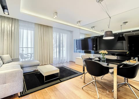 Apartment | Living room | Flat-screen TV