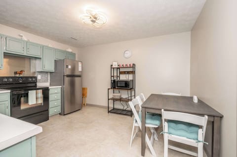 The large eat-in kitchen is ideal for mealtimes & whipping up culinary delights