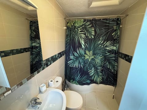 House | Bathroom | Combined shower/tub, deep soaking tub, towels