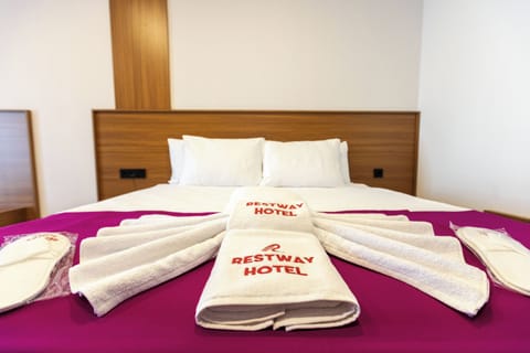 Laptop workspace, soundproofing, free WiFi