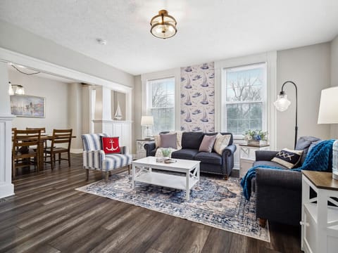 ⚓ Coastal Comforts Await 🌊 Relax in this bright, nautical-inspired living space – where every detail invites you to kick back and unwind. 🛋️🌱🌊