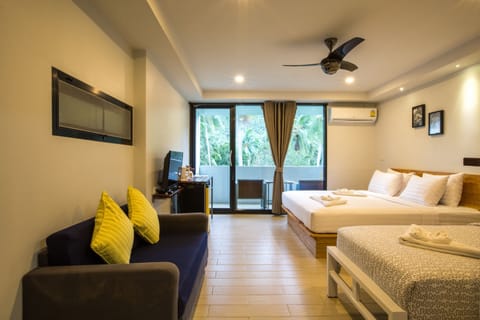 Deluxe Triple Room, 1 Bedroom | In-room safe, free WiFi, bed sheets