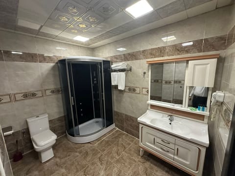 Comfort Studio, City View | Bathroom