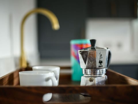 Plant, Sky, Wheel, Property, Bicycle, Plant Community, Bicycle Wheel, Building, Door