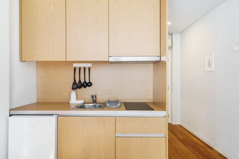 Comfort Studio, Kitchenette, City View | Private kitchen | Fridge, microwave