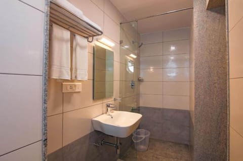 Deluxe Double Room | Bathroom