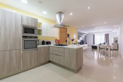 Family Apartment, 3 Bedrooms, Kitchen | Private kitchen