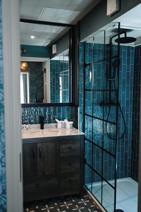 Free toiletries, bathrobes, slippers