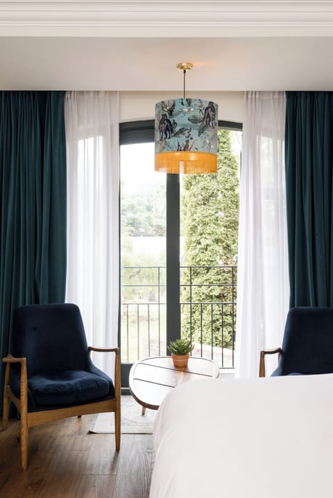 Double Room | Free minibar, in-room safe, iron/ironing board, free WiFi