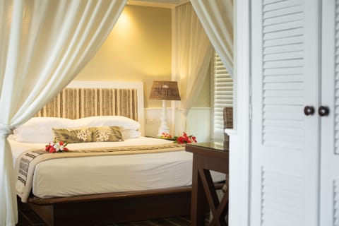 Tadra Beach Bure | Premium bedding, in-room safe, blackout drapes, iron/ironing board