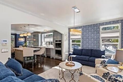 Gorgeous Mountain Villa: Pool, Spa, Gym & Games (16)