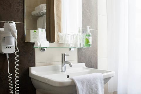 Superior Room | Bathroom sink