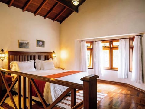 Romantic Chalet (Duplex) | Egyptian cotton sheets, premium bedding, Select Comfort beds, minibar