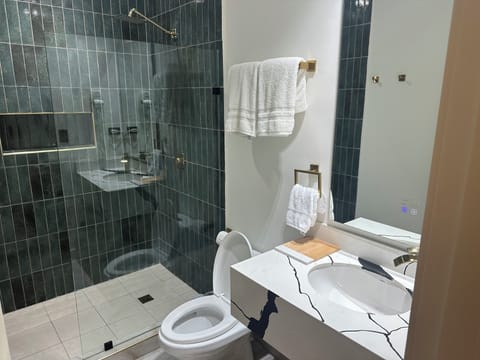 Standard Single Room | Bathroom | Shower, hair dryer, towels, soap