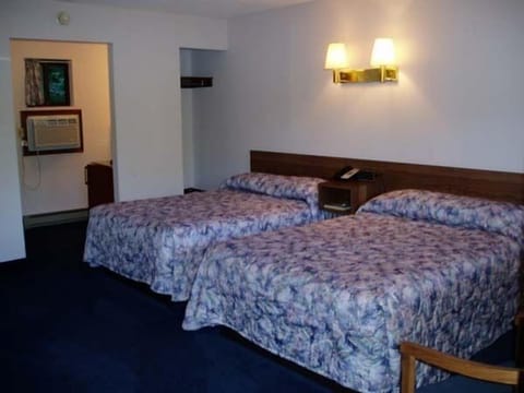 Room, 2 Double Beds | Desk, cribs/infant beds, rollaway beds, free WiFi