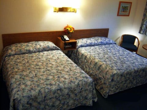 Room, 2 Double Beds | Desk, cribs/infant beds, rollaway beds, free WiFi