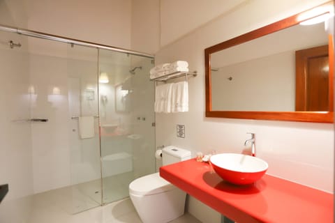 Superior Triple Room, Terrace | Bathroom | Rainfall showerhead, free toiletries, towels