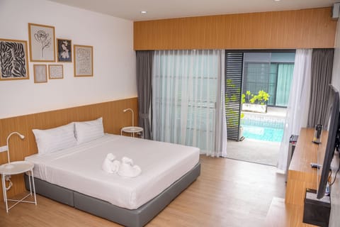 Deluxe Double Room, Pool Access | Free WiFi, bed sheets, wheelchair access