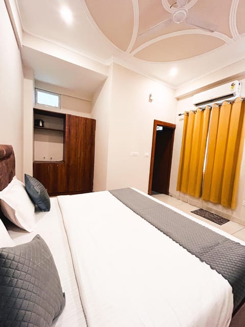 Deluxe Room | Desk, laptop workspace, soundproofing, free WiFi