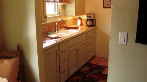 Golden Moon | Private kitchen | Microwave, coffee/tea maker