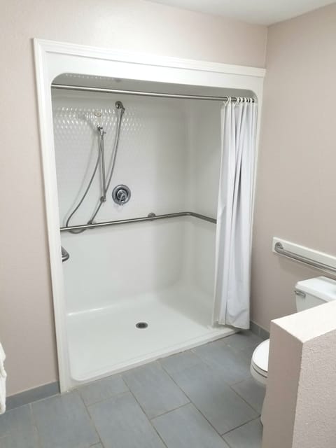 Standard Single Room, 1 Queen Bed, Accessible | Bathroom | Bathtub, free toiletries, towels, soap