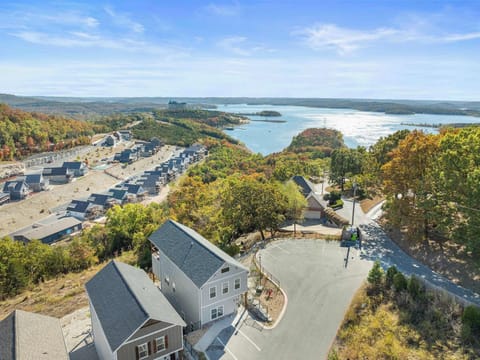 Welcome to Chateau Mountain! Nestled in a scenic cove of Table Rock Lake, surrounded by the beauty of the Ozarks