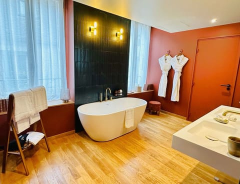 Senior Suite, Garden View | 1 bedroom, down comforters, pillowtop beds, minibar