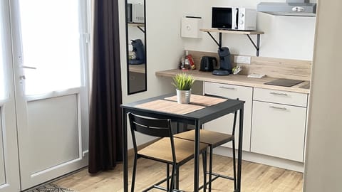 Deluxe Studio, Ensuite (1er étage) | Shared kitchen