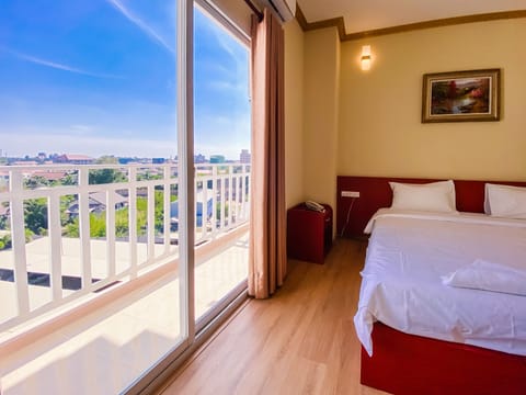 King Double with Balcony | Desk, free WiFi