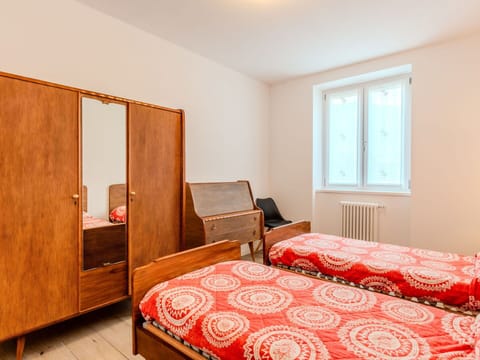 Cloud, Sky, Building, Plant, Window, Property, Green, House, Land Lot, Tree