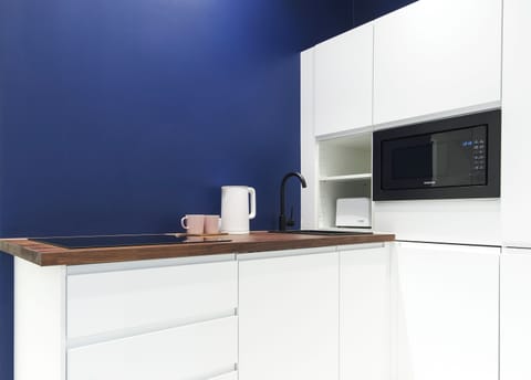 Apartment | Private kitchenette | Electric kettle